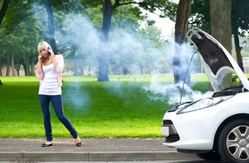 Najczęstsze awarie samochodowe latem – jak sobie z nimi radzić?