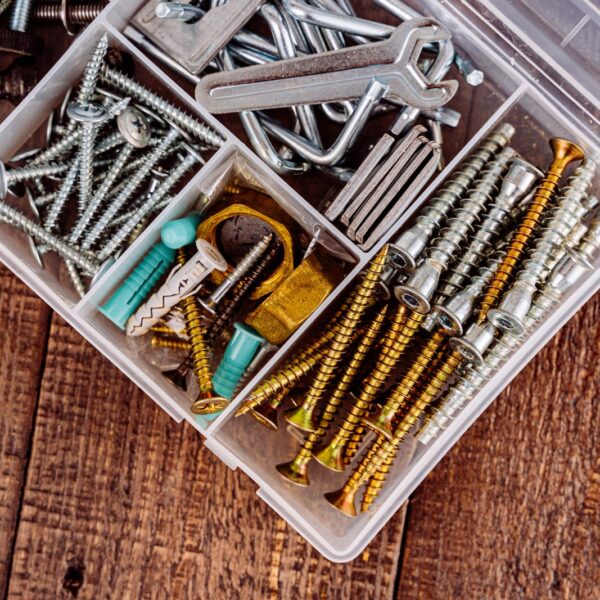 Wkręty do drewna i metalu – kluczowe różnice i zastosowania