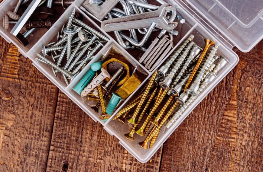 Wkręty do drewna i metalu – kluczowe różnice i zastosowania