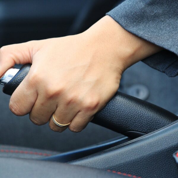 Przewodnik po zakupie używanego samochodu – krok po kroku.