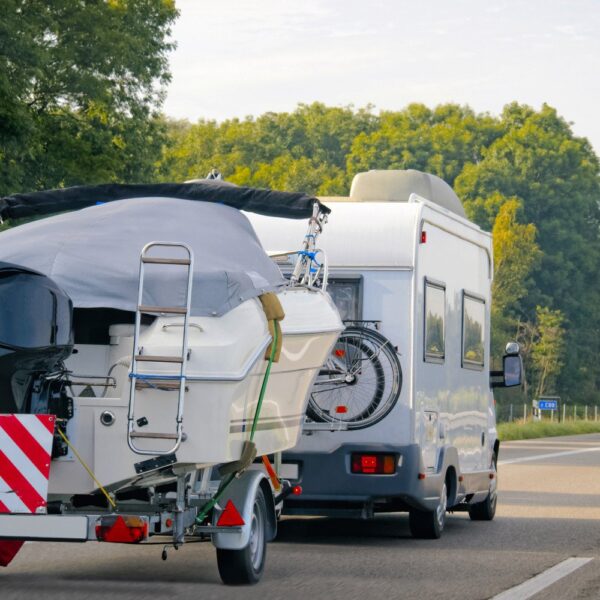 Odkryj Świat Przystępnych Kamperów: Twoja Brama do Niezapomnianych Przygód