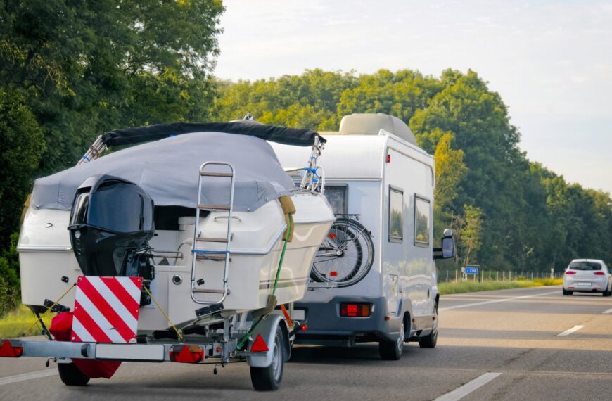 Odkryj Świat Przystępnych Kamperów: Twoja Brama do Niezapomnianych Przygód