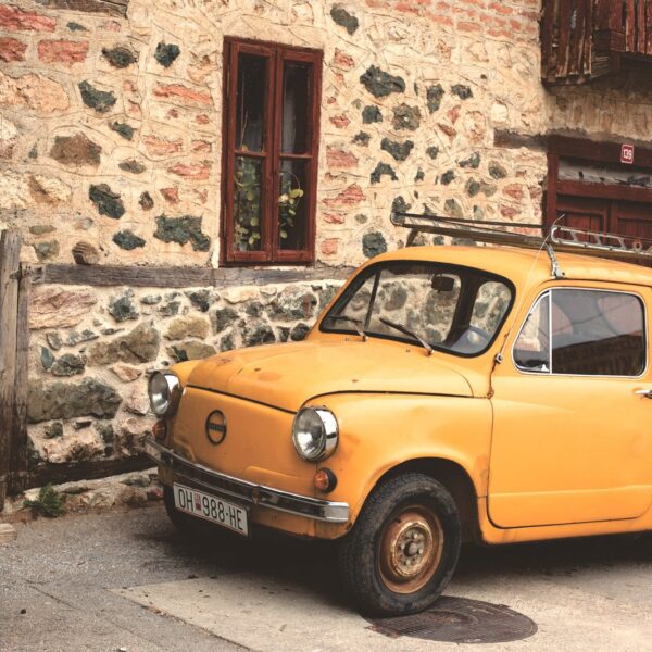 Samochody klasyczne – jak dbać o klasyka i na co zwrócić uwagę przy zakupie?