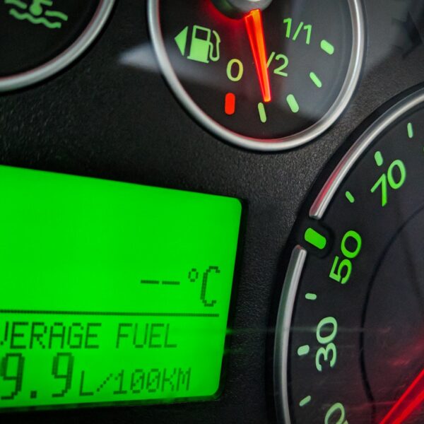 Jak efektywnie zarządzać zużyciem paliwa – praktyczne porady dla każdego kierowcy.