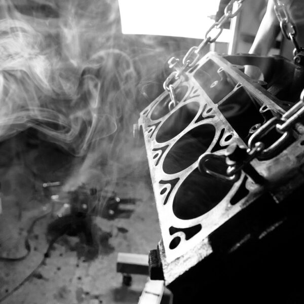 Historia motoryzacji: od pierwszego silnika benzynowego do elektrycznych rewolucji.