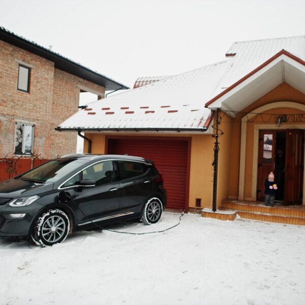Jak przygotować samochód elektryczny do nadchodzącej zimy? Wskazówki dla właścicieli EV.