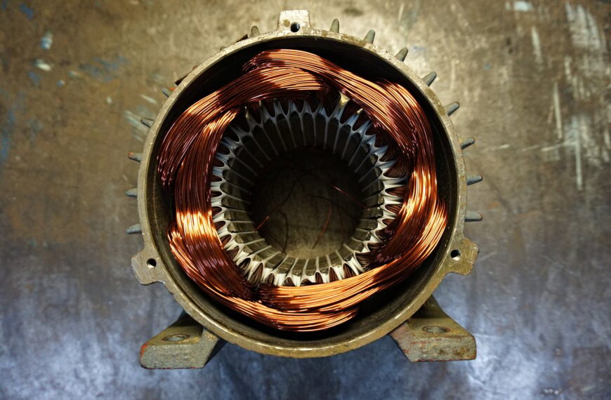 Historia silników elektrycznych – od Faradaya do współczesnych napędów EV.