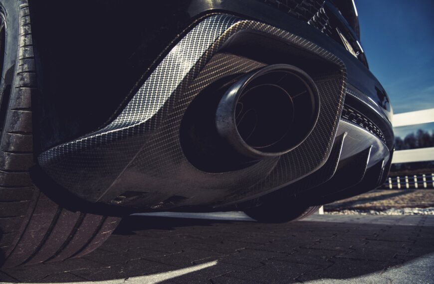 Jak skutecznie chronić samochód przed korozją – porady dla właścicieli starszych pojazdów.